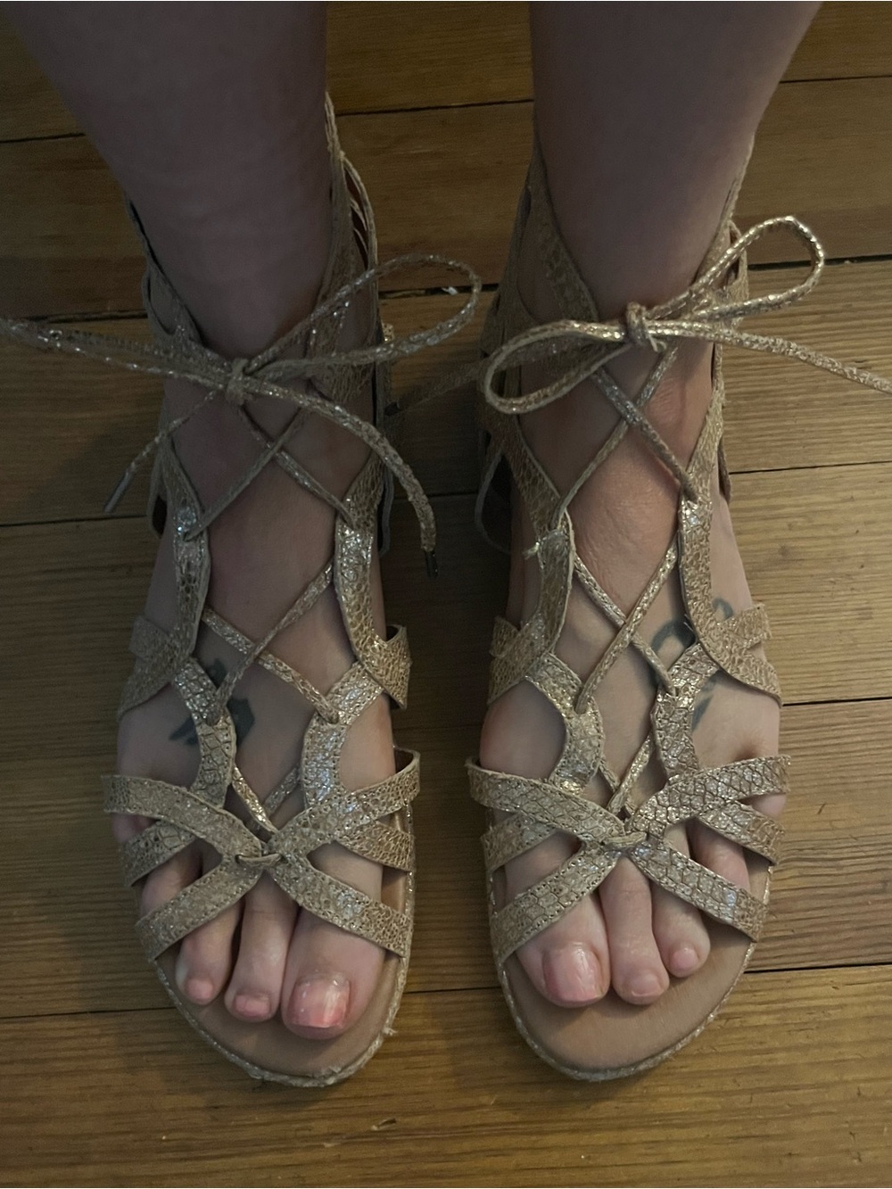 Gentle souls by Kenneth Cole lace up gold sandals sz 8.5
